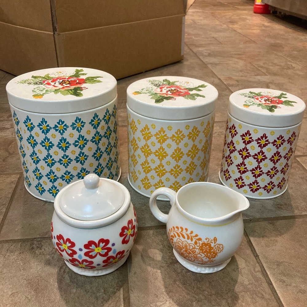 Pioneer Woman Country Garden White Carbon Steel Canisters and sugar and cream